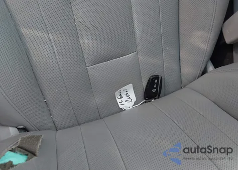 2016 Hyundai Genesis 3.8 z USA, uszkodzony, nr VIN KMHGN4JE1GU140624